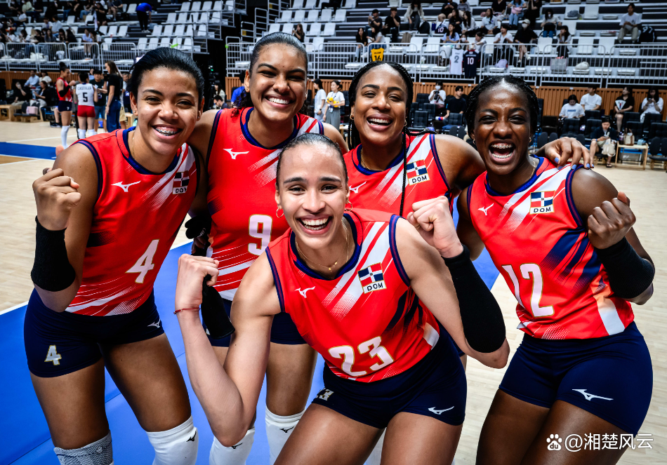 日本羽毛球队横扫丹麦羽毛球队，辛杜高光表现