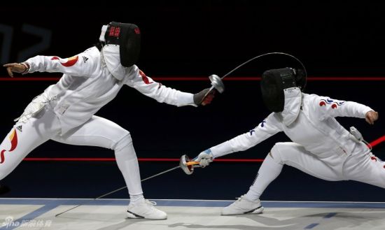 爱尔兰代表队在击剑比赛中夺得桂冠，成为焦点