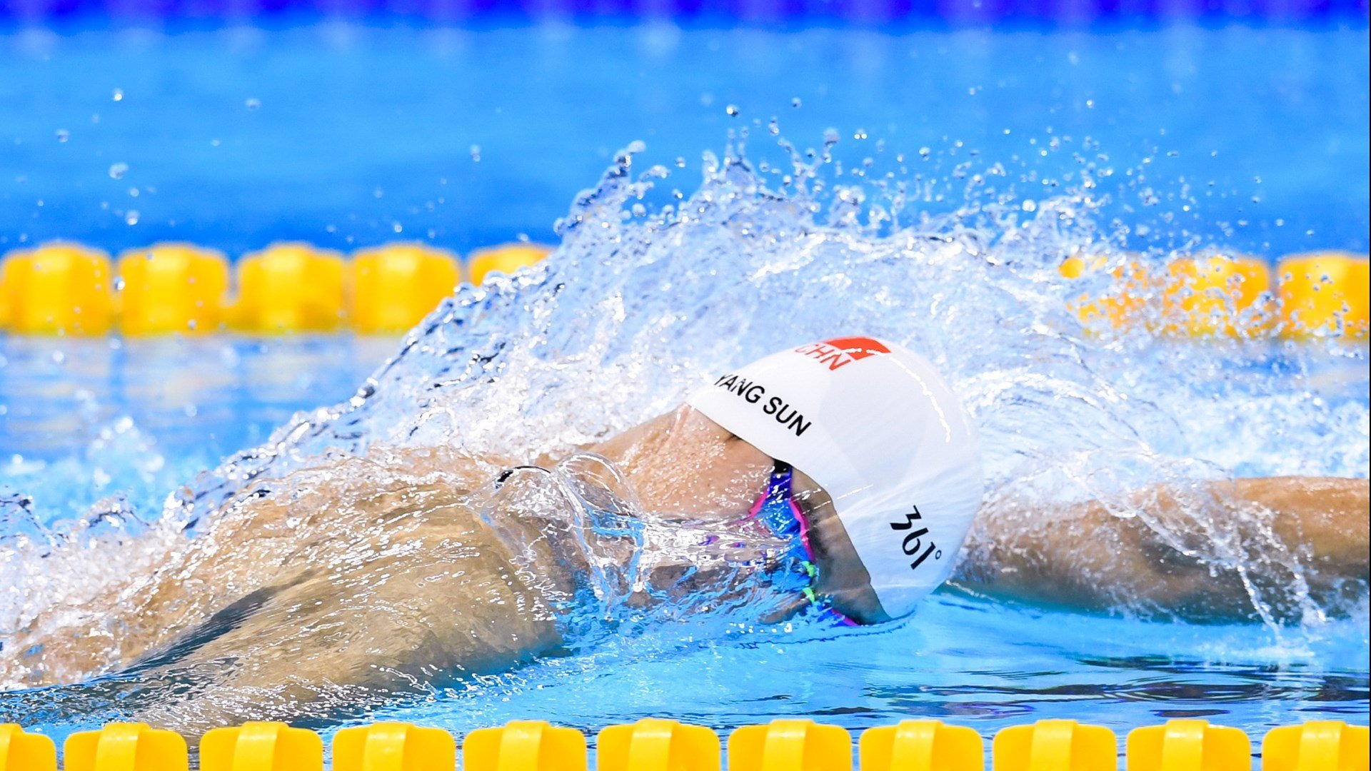 黄喜灿，F1新赛季揭幕战之夜的大场面先生