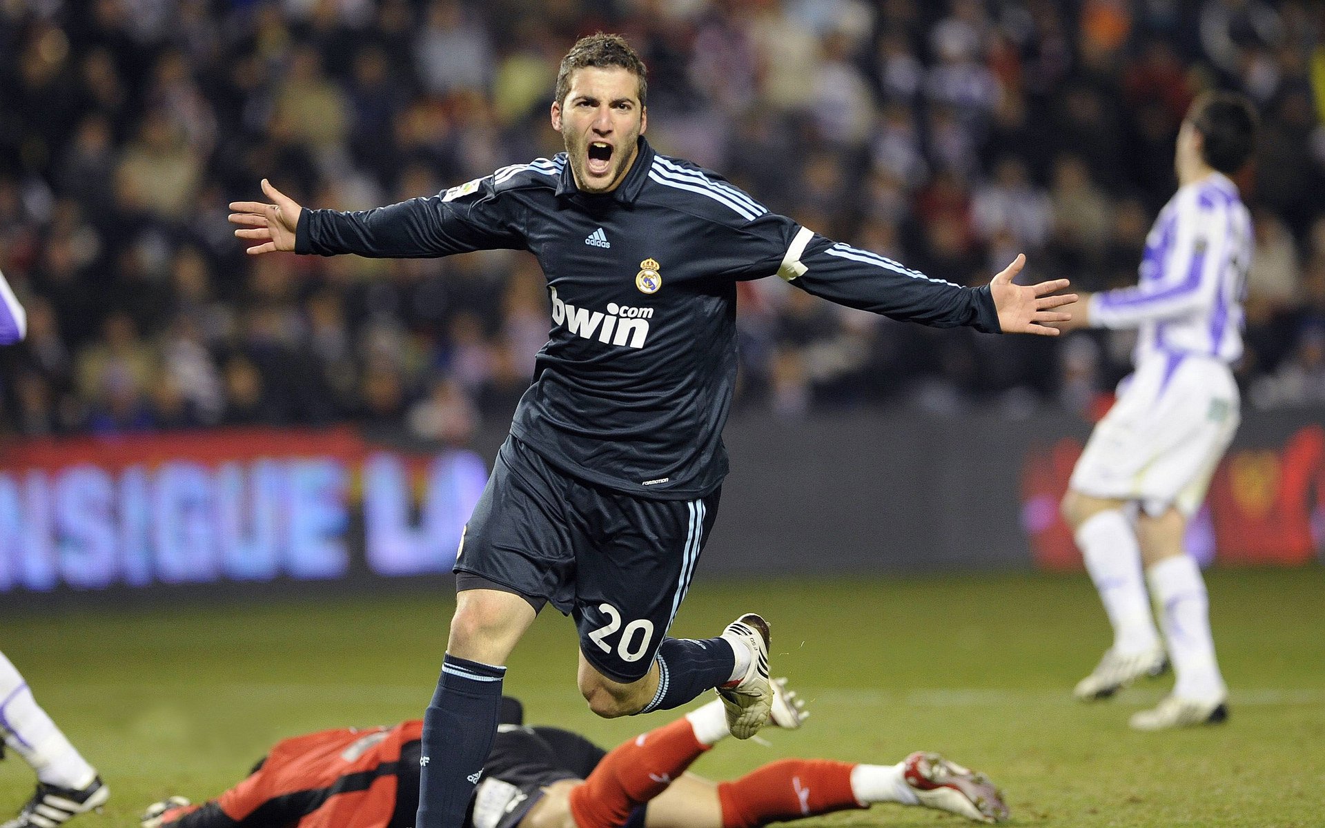 加维的锁链，当防守艺术在NBA季后赛之夜绽放