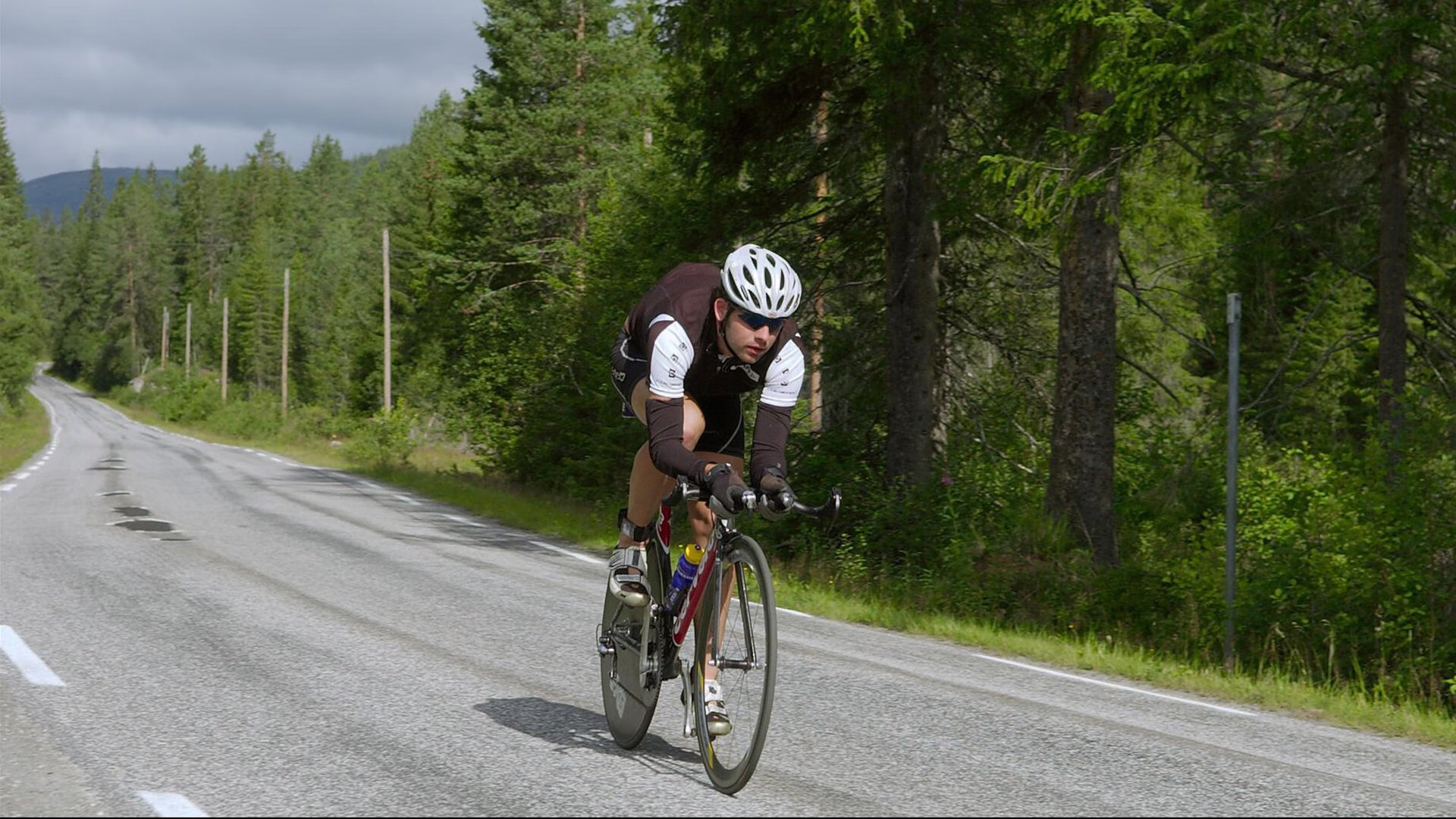 黄潜奇迹夜，比利亚雷亚尔逆转阿森纳，阿什拉夫在英超争冠战中接管比赛的双重启示