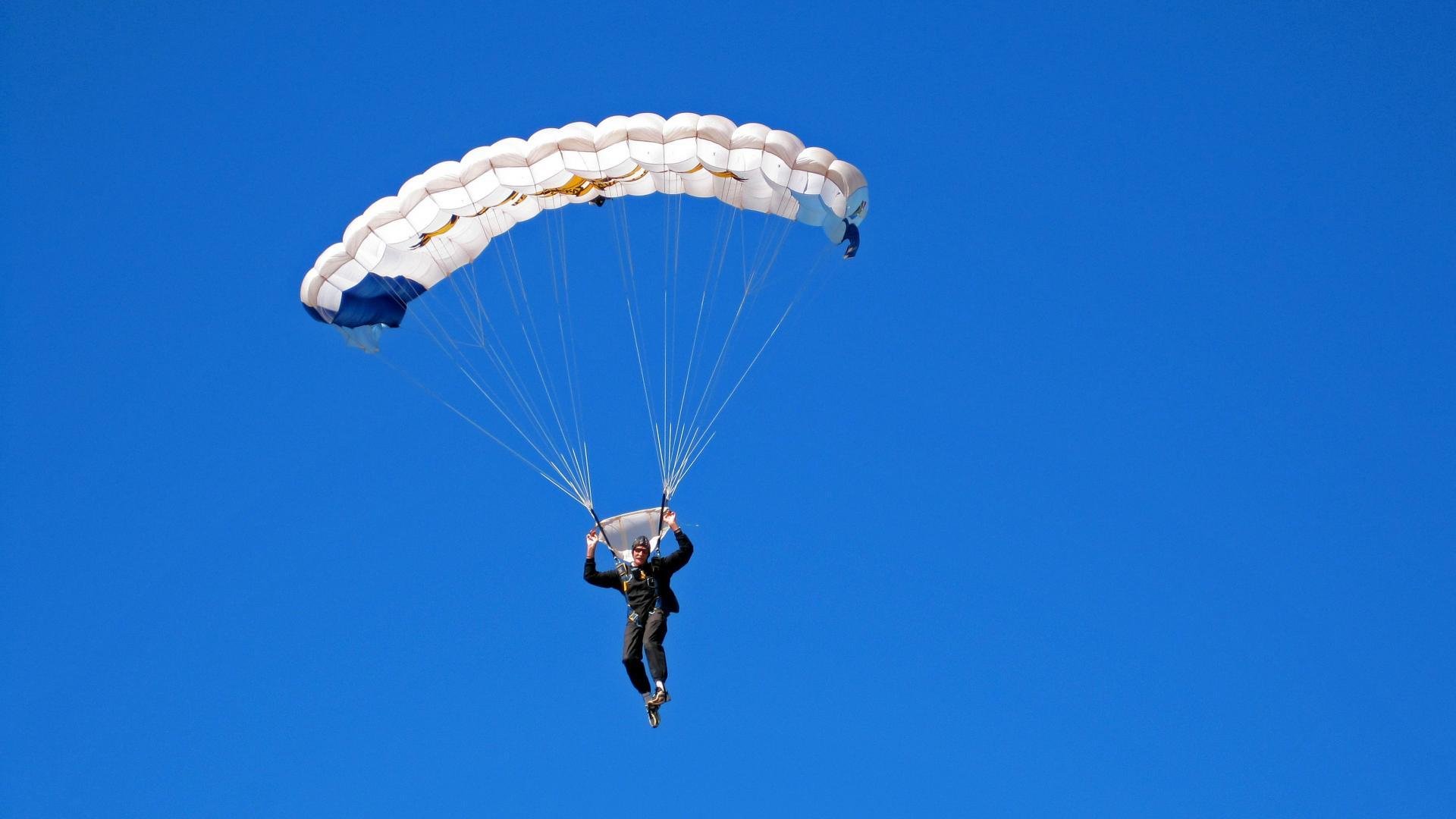 赛道上的永恒瞬间，迪亚斯制胜之夜铸就F1历史新章